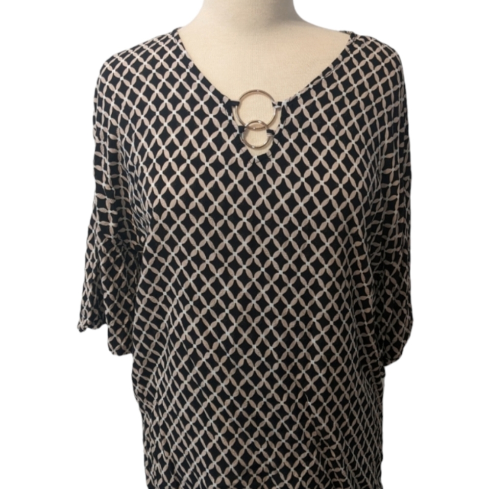 DANA BUCHMAN SHORT SLEEVE V NECK BLOUSE SIZE XL